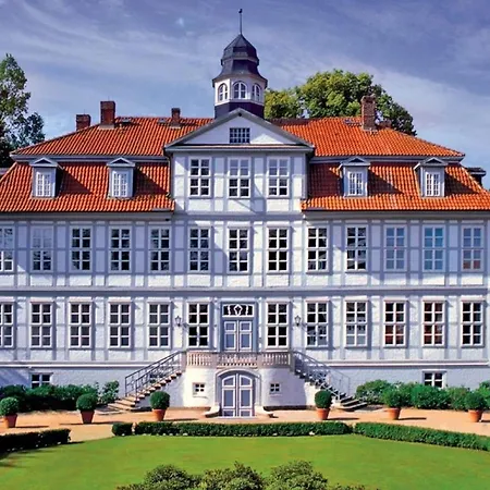 Herrenhaus 16 *